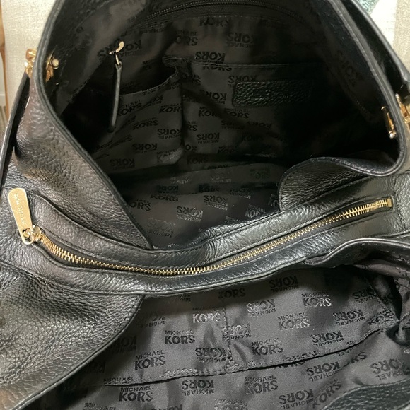 Michael Kors Jet Set Bag - Picture 14 of 16